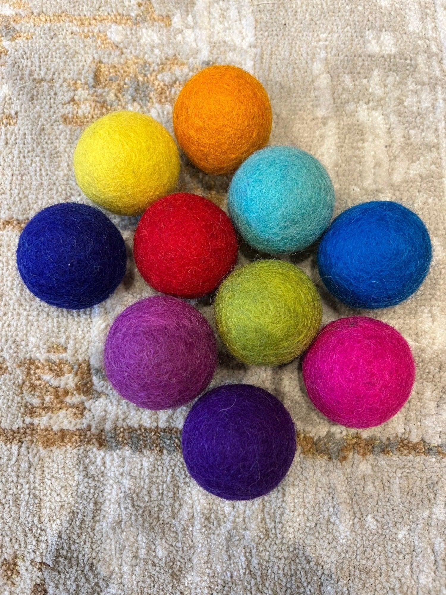 10pcs Montessori Sensory Play Large Felt Balls, in Rainbow Mix. Large Size  4cm Wool Felt Balls for Kids Play, Pets Toy Balls, Crafts 